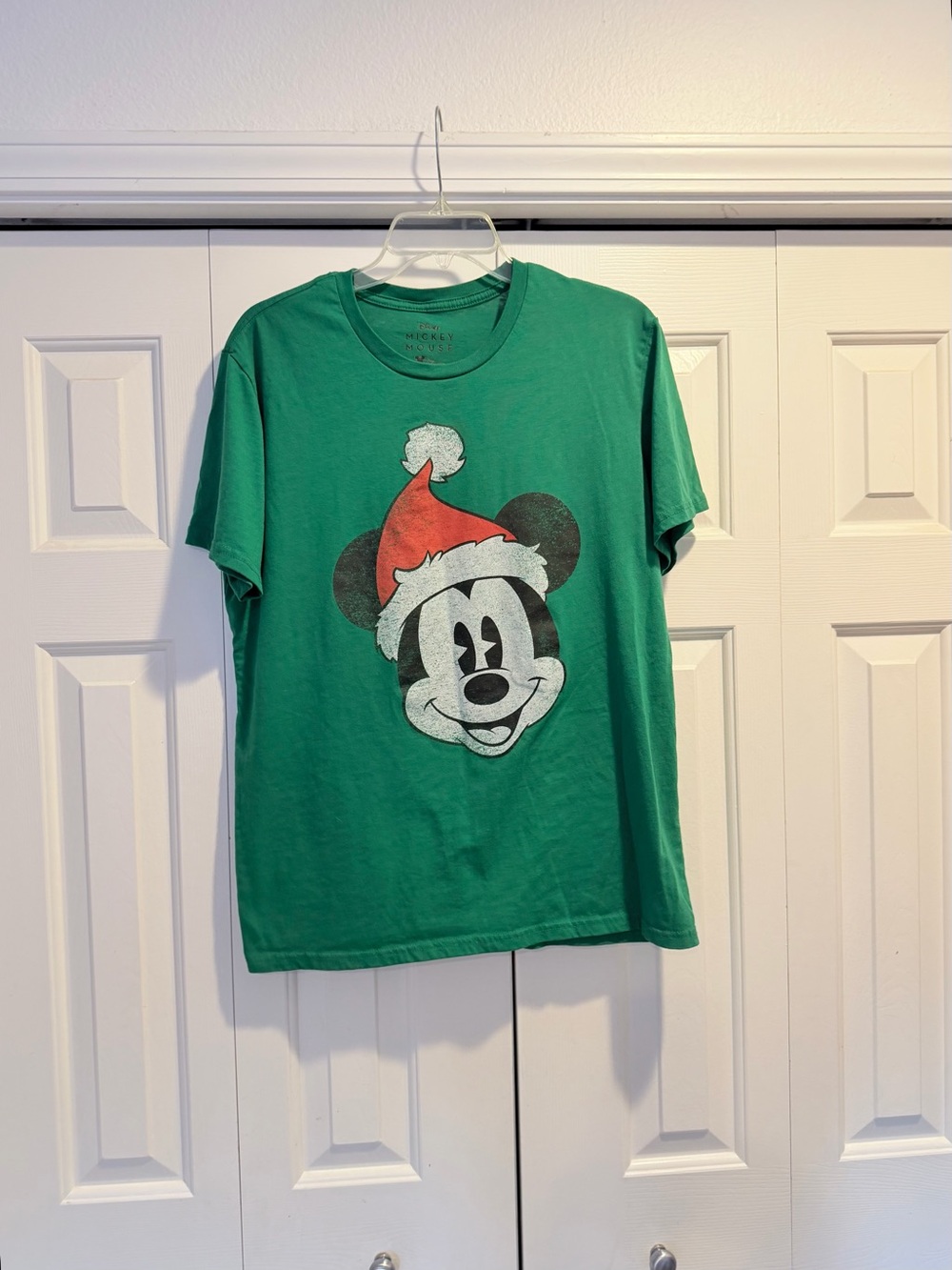 Disney Mickey Mouse Santa Hat Green Christmas Graphic T-Shirt #0190